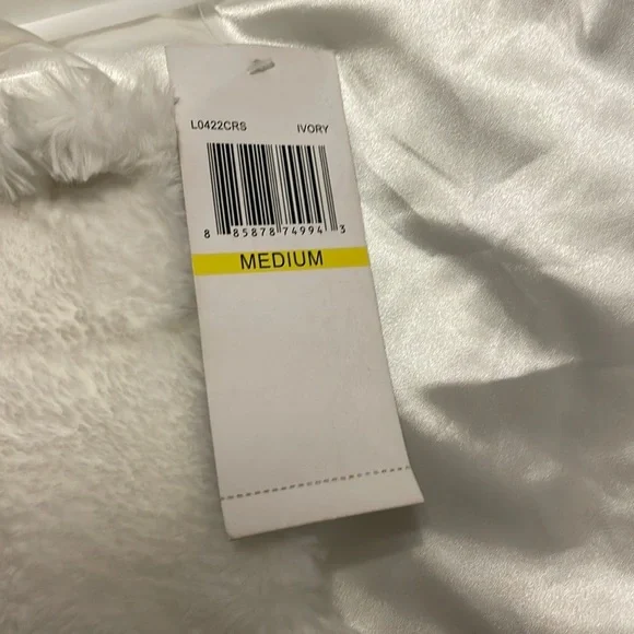 Nina Leonard Faux Fur White Caplet - Picture 6 of 6